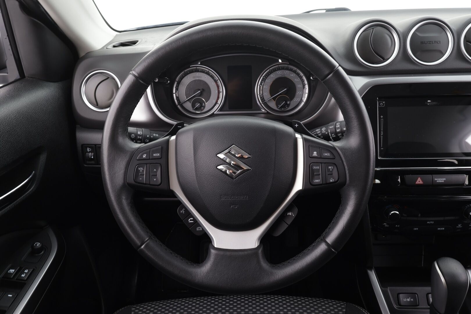 Suzuki Vitara 2019 112 BOOSTERJET 4WD GL+ 6AT * Suomi-auto / ACC / P.kamera / Lohkolämmitin / Koukku * - Kahdet renkaat aluvanteilla - HULLU BLACKWEEK KORKOTARJOUS 2,49%