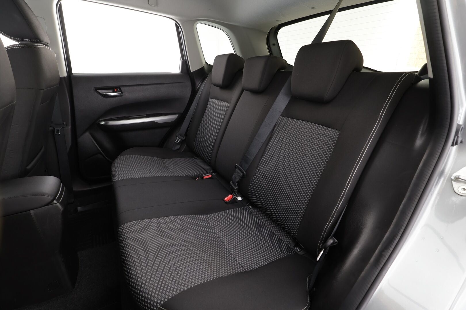 Suzuki Vitara 2019 112 BOOSTERJET 4WD GL+ 6AT * Suomi-auto / ACC / P.kamera / Lohkolämmitin / Koukku * - Kahdet renkaat aluvanteilla