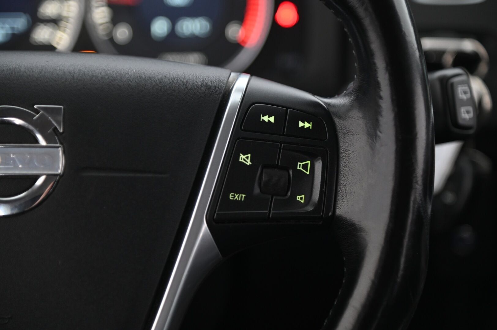 Volvo V60 2013 D2 Momentum Business aut *Webasto / Vakkari / P.tutkat* - 2xrenkaat aluvanteilla / Seuraava katsastus 09/26! - HULLU BLACKWEEK KORKOTARJOUS 2,49%