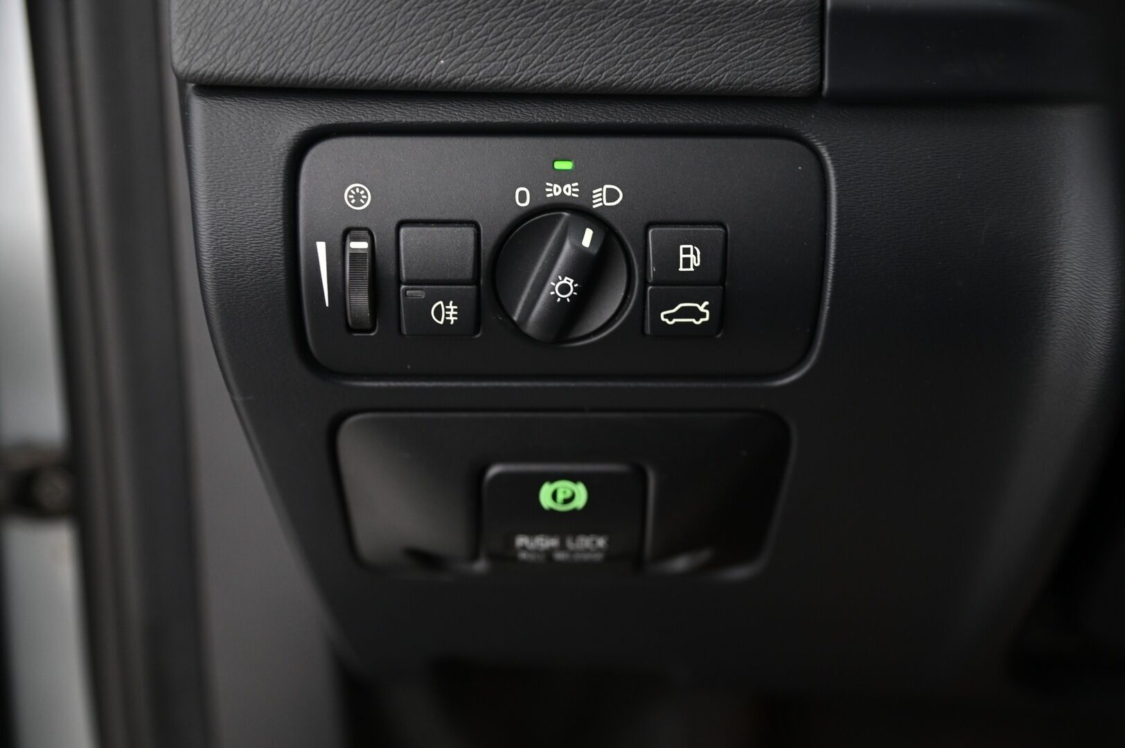 Volvo V60 2013 D2 Momentum Business aut *Webasto / Vakkari / P.tutkat* - 2xrenkaat aluvanteilla / Seuraava katsastus 09/26! - HULLU BLACKWEEK KORKOTARJOUS 2,49%