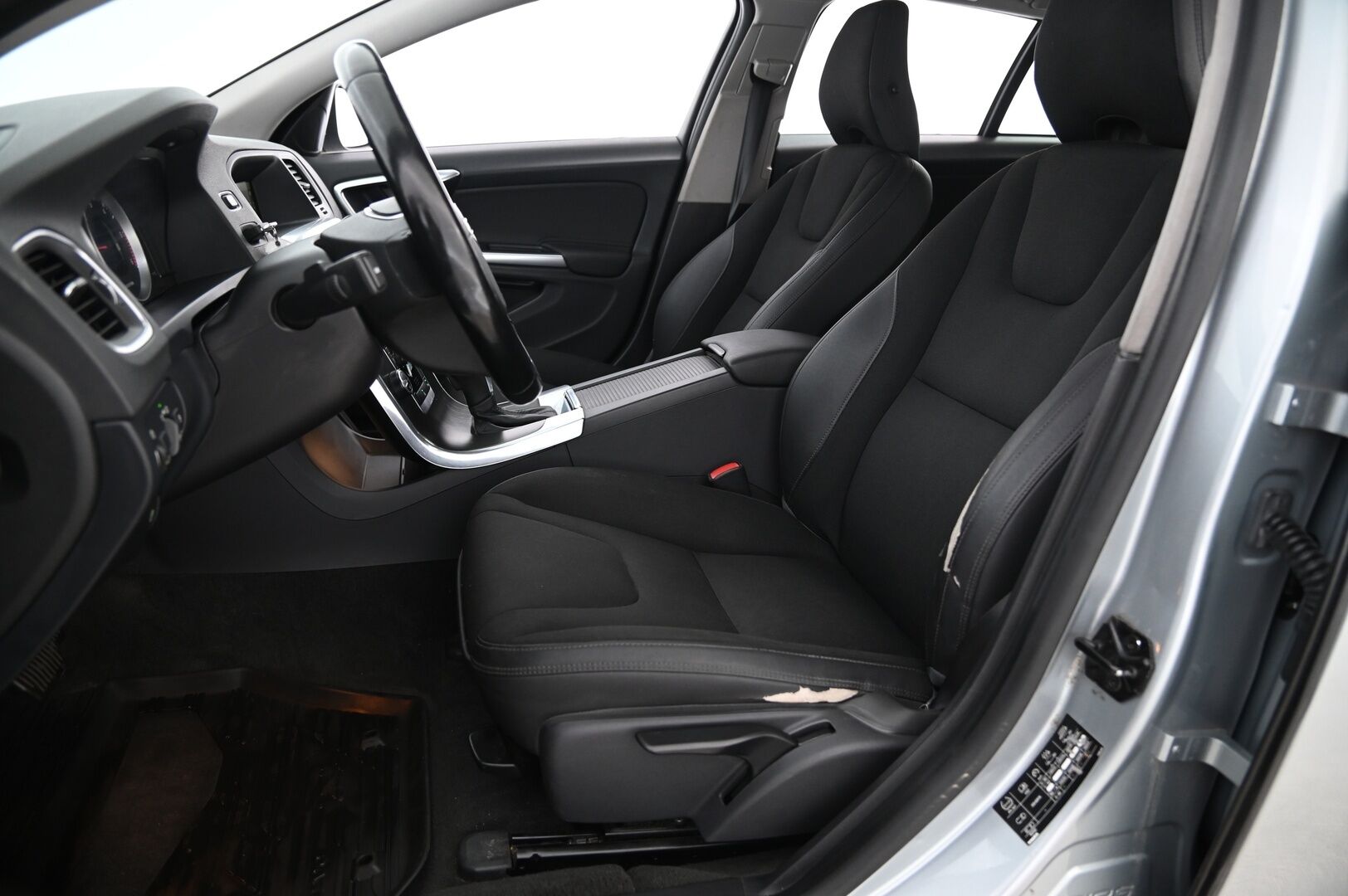 Volvo V60 2013 D2 Momentum Business aut *Webasto / Vakkari / P.tutkat* - 2xrenkaat aluvanteilla / Seuraava katsastus 09/26! - HULLU BLACKWEEK KORKOTARJOUS 2,49%