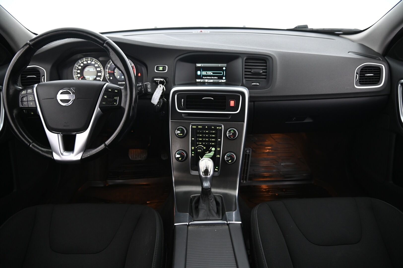 Volvo V60 2013 D2 Momentum Business aut *Webasto / Vakkari / P.tutkat* - 2xrenkaat aluvanteilla / Seuraava katsastus 09/26! - HULLU BLACKWEEK KORKOTARJOUS 2,49%