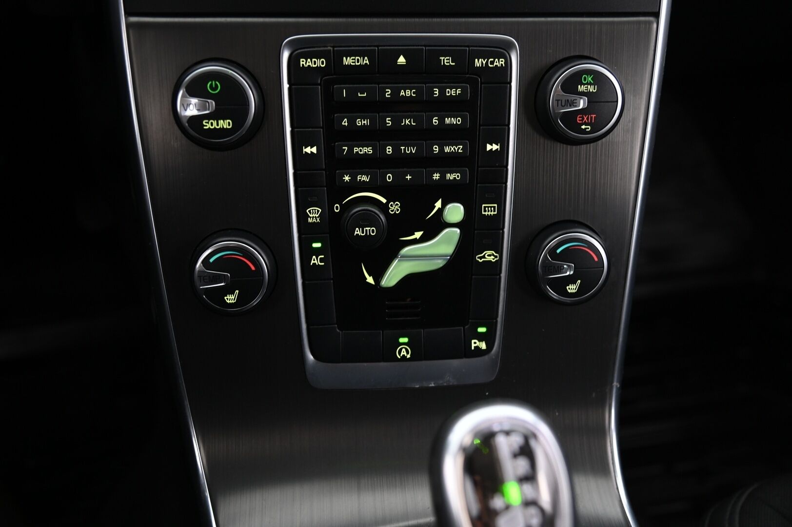 Volvo V60 2013 D2 Momentum Business aut *Webasto / Vakkari / P.tutkat* - 2xrenkaat aluvanteilla / Seuraava katsastus 09/26!