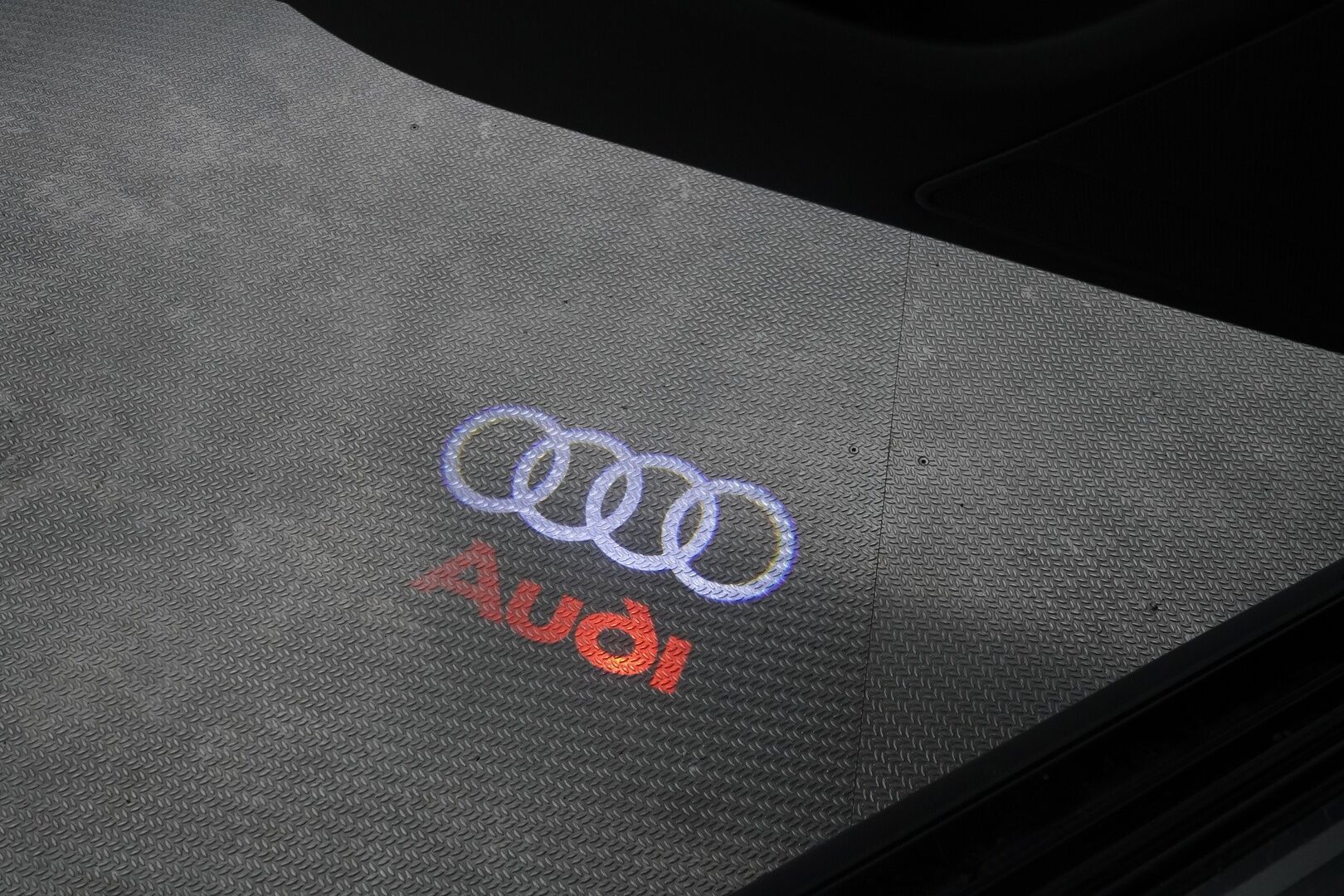 Audi A4 2013 Avant Business 1,8 TFSI 125 kW multitronic - YritysOutlet - Myydään vain yrityksille - Kahdet renkaat / Jakoketju tehty 2025 / Juuri Huollettu