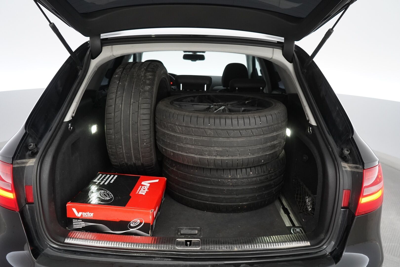 Audi A4 2013 Avant Business 1,8 TFSI 125 kW multitronic - YritysOutlet - Myydään vain yrityksille - Kahdet renkaat / Jakoketju tehty 2025 / Juuri Huollettu