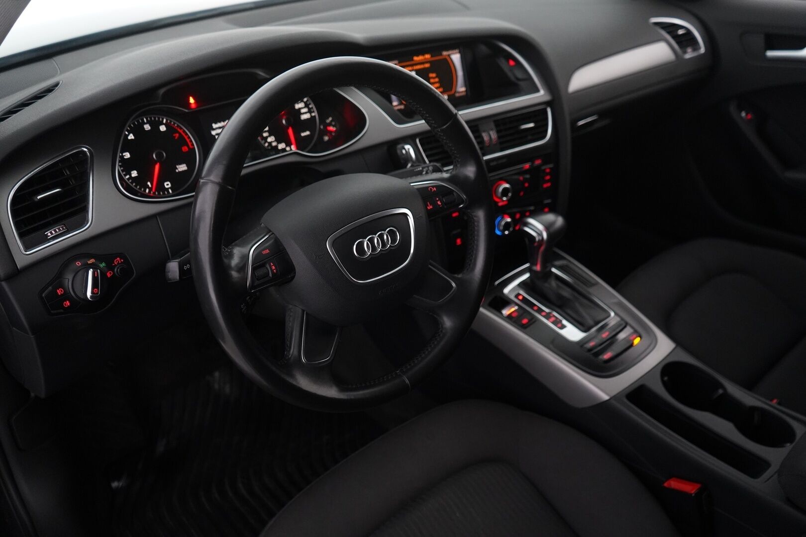 Audi A4 2013 Avant Business 1,8 TFSI 125 kW multitronic - YritysOutlet - Myydään vain yrityksille - Kahdet renkaat / Jakoketju tehty 2025 / Juuri Huollettu