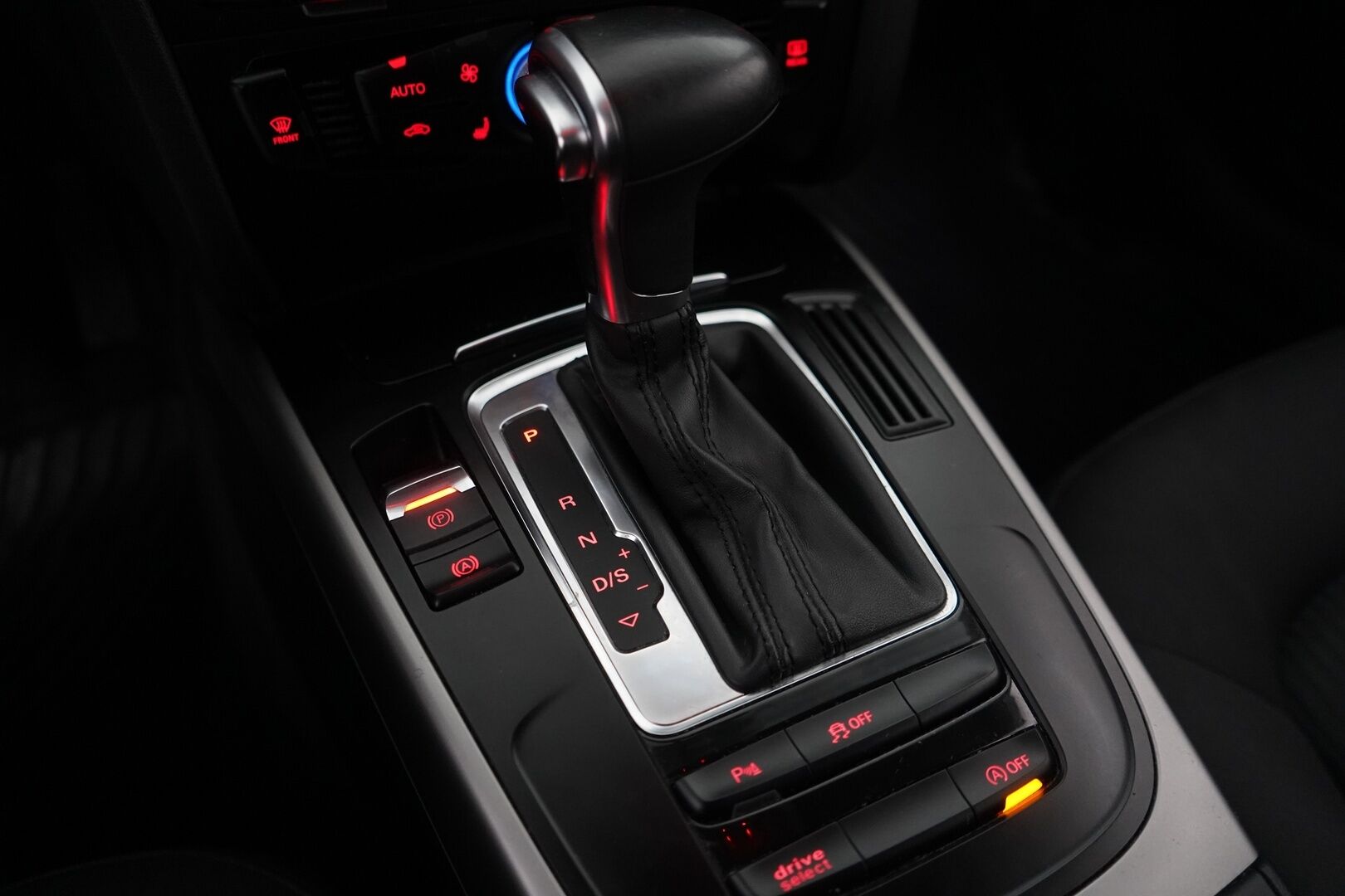 Audi A4 2013 Avant Business 1,8 TFSI 125 kW multitronic - YritysOutlet - Myydään vain yrityksille - Kahdet renkaat / Jakoketju tehty 2025 / Juuri Huollettu