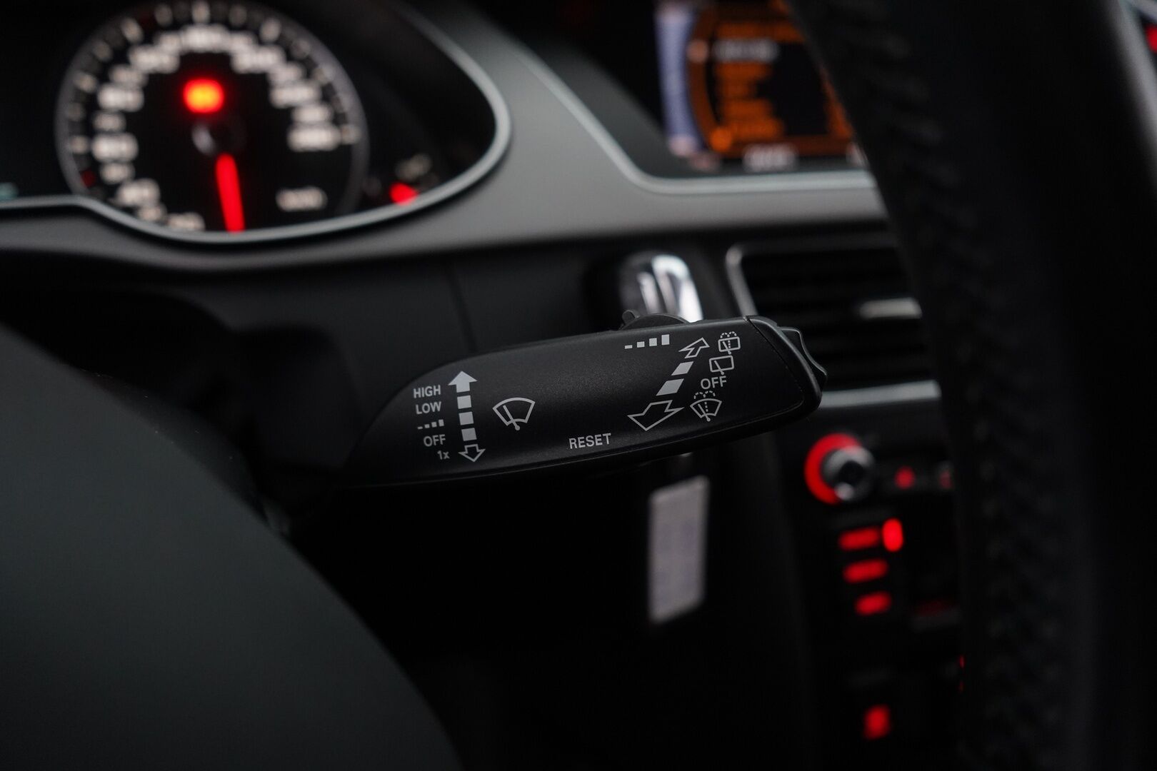 Audi A4 2013 Avant Business 1,8 TFSI 125 kW multitronic - YritysOutlet - Myydään vain yrityksille - Kahdet renkaat / Jakoketju tehty 2025 / Juuri Huollettu