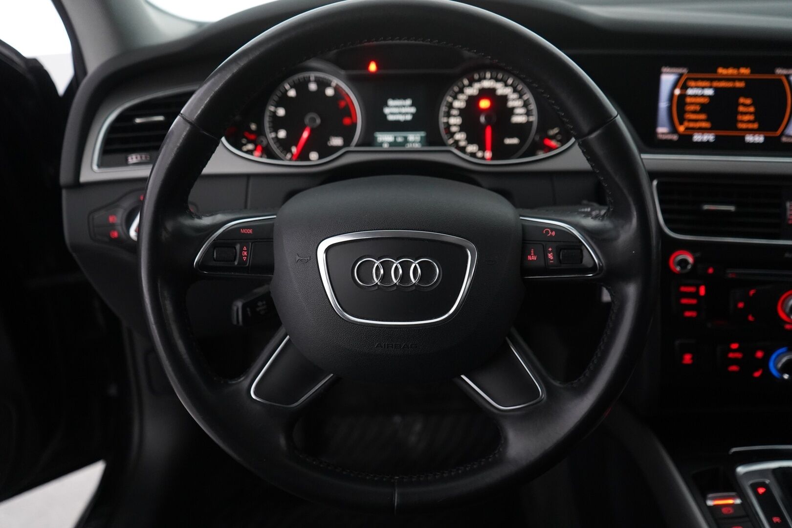 Audi A4 2013 Avant Business 1,8 TFSI 125 kW multitronic - YritysOutlet - Myydään vain yrityksille - Kahdet renkaat / Jakoketju tehty 2025 / Juuri Huollettu