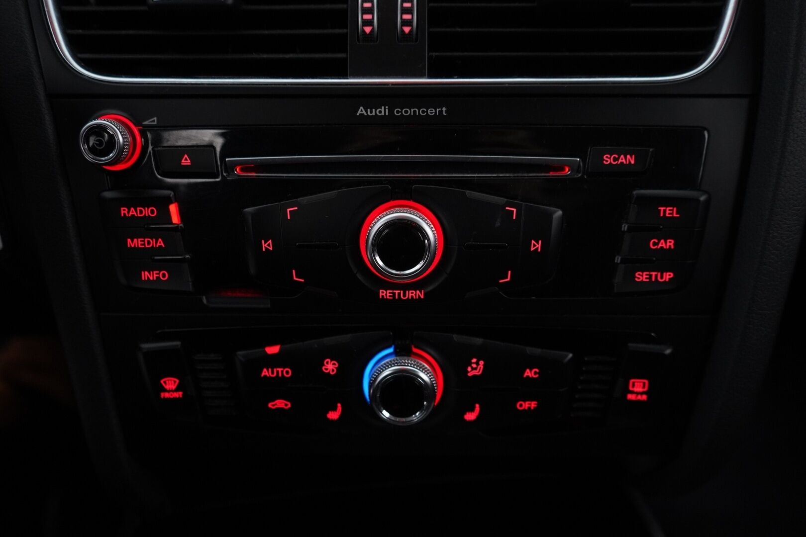 Audi A4 2013 Avant Business 1,8 TFSI 125 kW multitronic - YritysOutlet - Myydään vain yrityksille - Kahdet renkaat / Jakoketju tehty 2025 / Juuri Huollettu