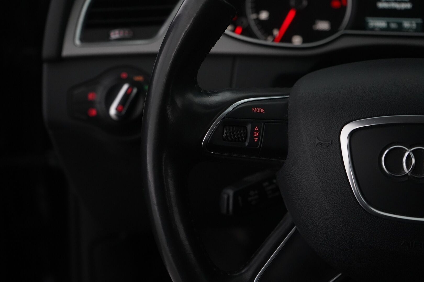 Audi A4 2013 Avant Business 1,8 TFSI 125 kW multitronic - YritysOutlet - Myydään vain yrityksille - Kahdet renkaat / Jakoketju tehty 2025 / Juuri Huollettu