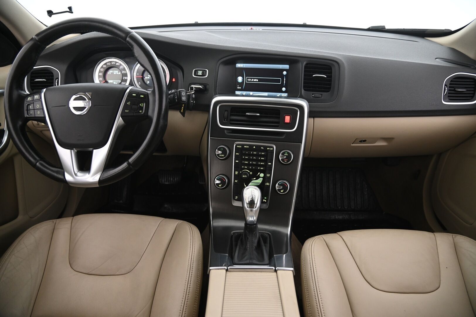 Volvo V60 2013 D5 AWD Summum Business aut *Webasto / Muistipenkki / Nahat / Koukku / Navi / Suomiauto* - 2x renkaat&alut / Huollettu 01/2026 / Takatutka / Led lisävalo