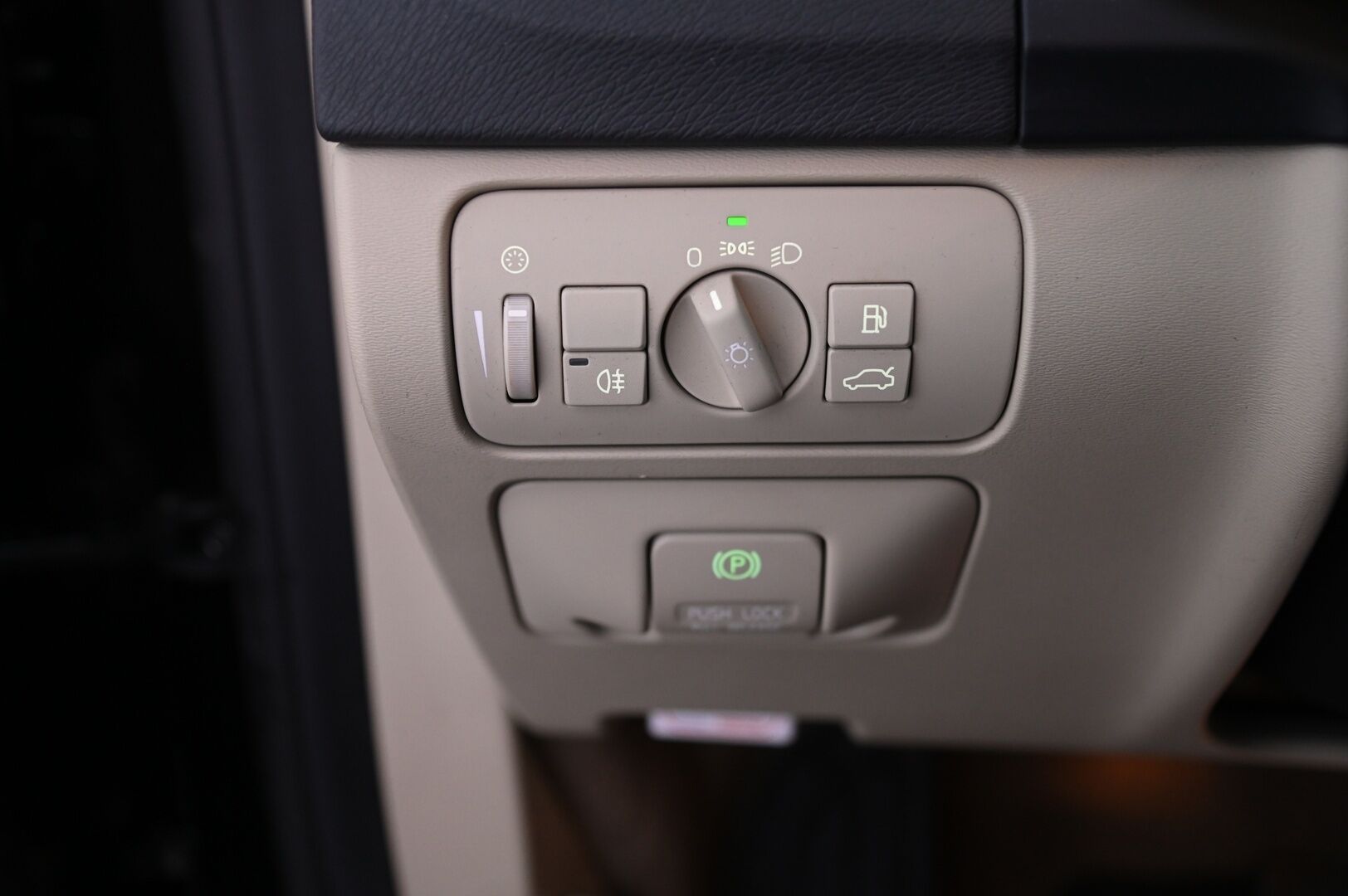 Volvo V60 2013 D5 AWD Summum Business aut *Webasto / Muistipenkki / Nahat / Koukku / Navi / Suomiauto* - 2x renkaat&alut / Huollettu 01/2026 / Takatutka / Led lisävalo