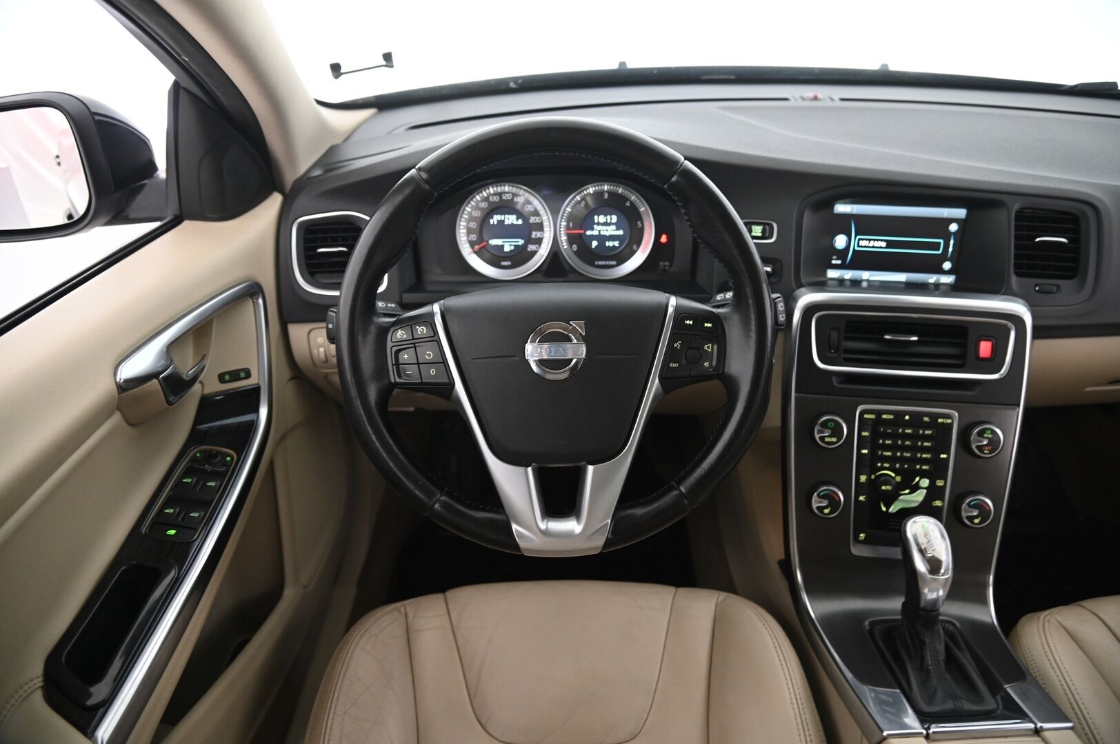 Volvo V60 2013 D5 AWD Summum Business aut *Webasto / Muistipenkki / Nahat / Koukku / Navi / Suomiauto* - 2x renkaat&alut / Huollettu 01/2026 / Takatutka / Led lisävalo