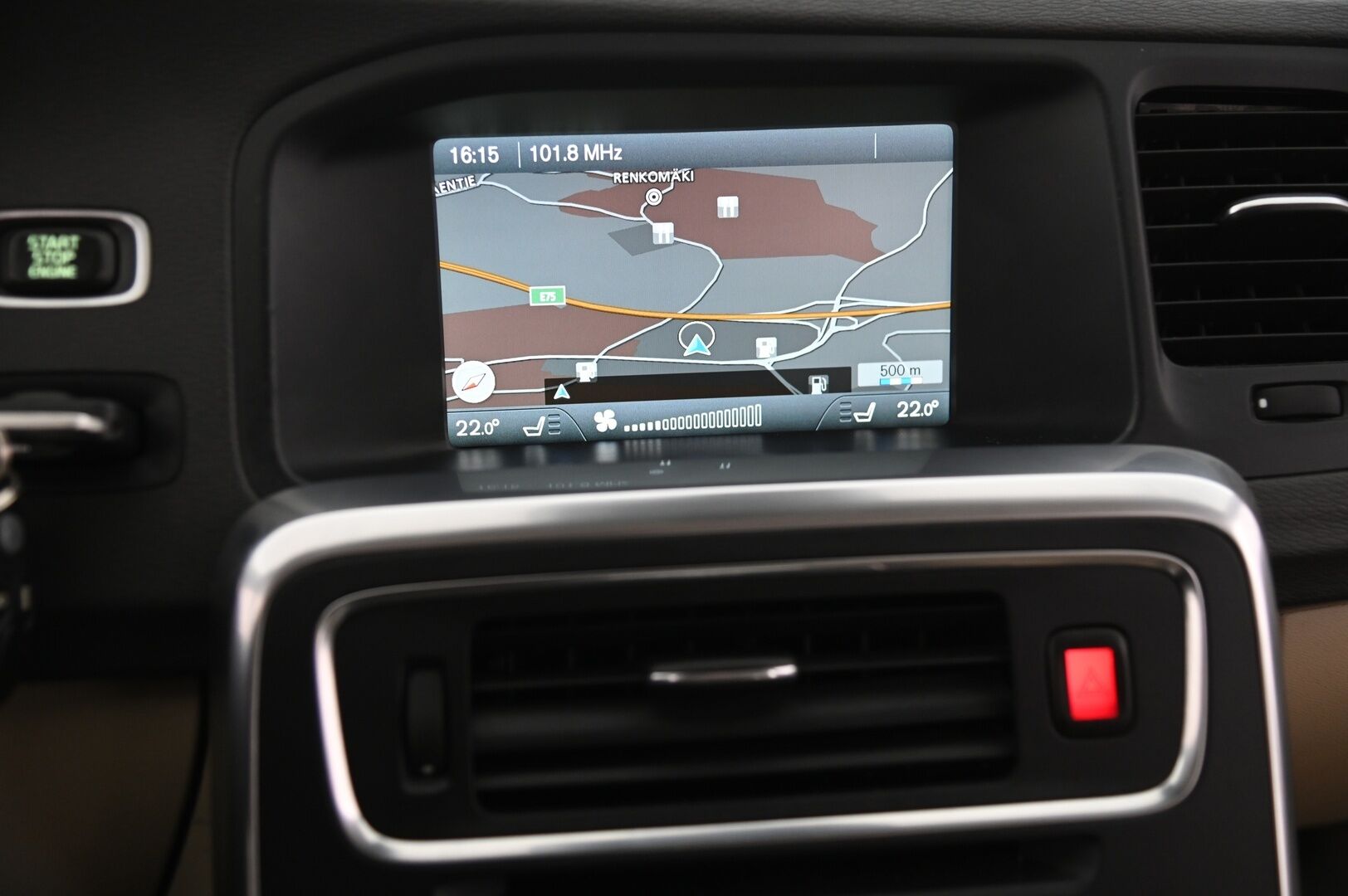 Volvo V60 2013 D5 AWD Summum Business aut *Webasto / Muistipenkki / Nahat / Koukku / Navi / Suomiauto* - 2x renkaat&alut / Huollettu 01/2026 / Takatutka / Led lisävalo