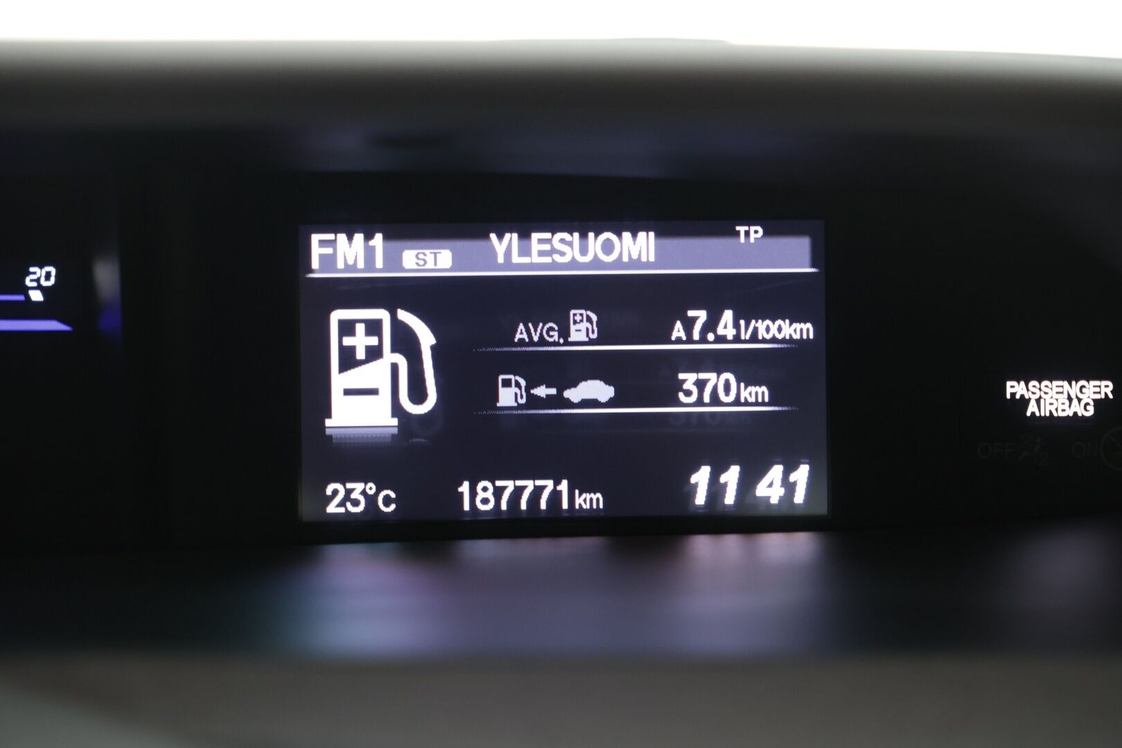 Honda Civic 2013 4D 1,8i Executive AT - Vakionopeudensäädin | Peruutuskamera & Tutka |  Automaattinen ilmastointi | Lohko + sisäpistoke | Hyvin huollettu! |