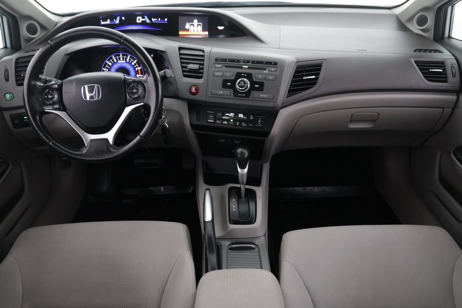 Honda Civic 2013 4D 1,8i Executive AT - Vakionopeudensäädin | Peruutuskamera & Tutka |  Automaattinen ilmastointi | Lohko + sisäpistoke | Hyvin huollettu! |