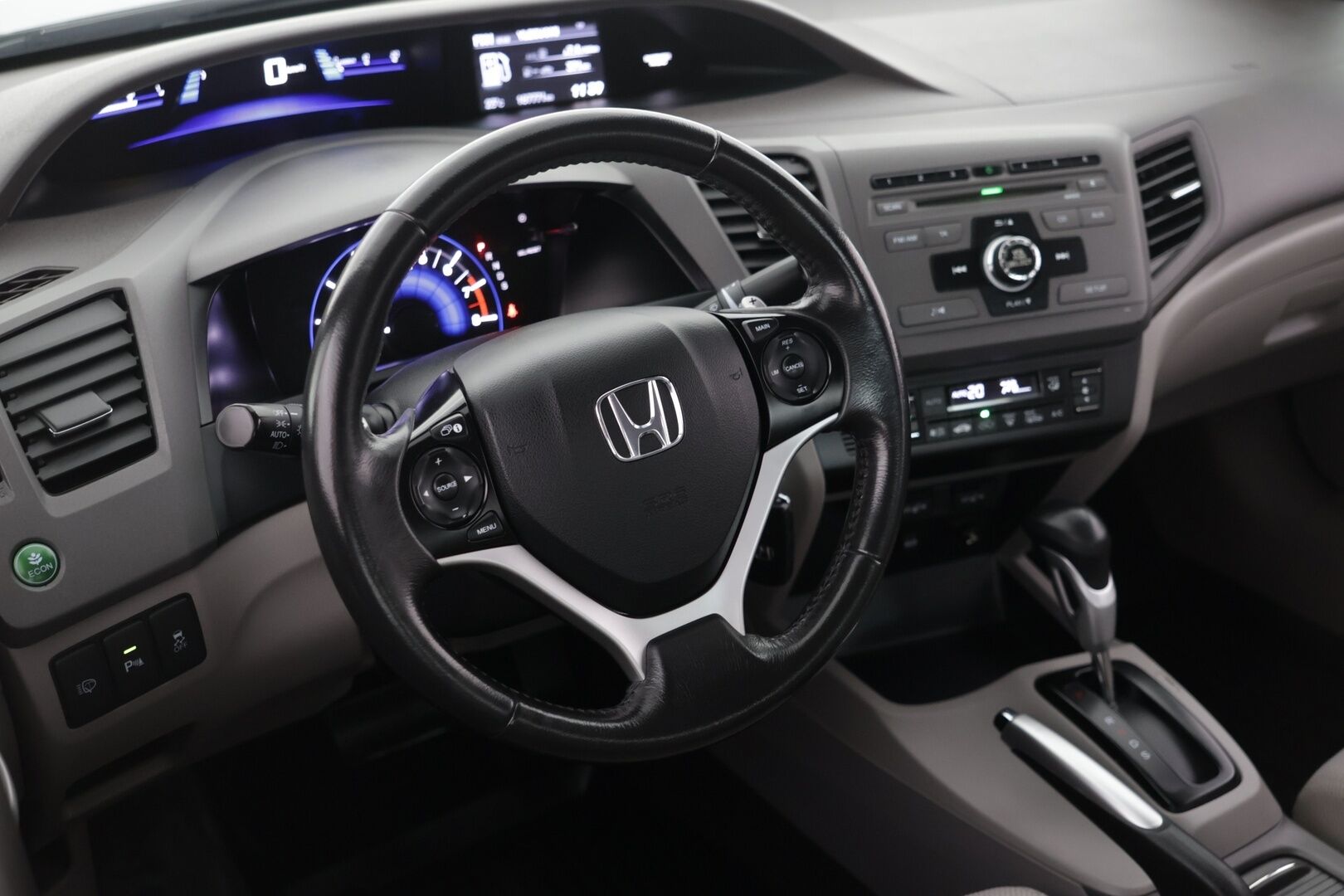 Honda Civic 2013 4D 1,8i Executive AT - Vakionopeudensäädin | Peruutuskamera & Tutka |  Automaattinen ilmastointi | Lohko + sisäpistoke | Hyvin huollettu! |