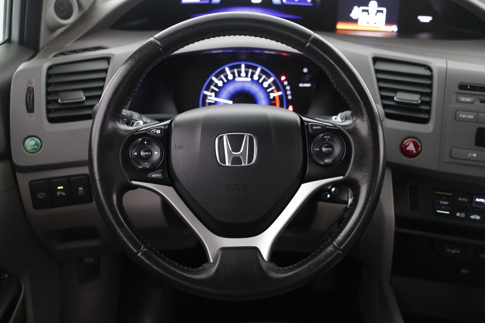Honda Civic 2013 4D 1,8i Executive AT - Vakionopeudensäädin | Peruutuskamera & Tutka |  Automaattinen ilmastointi | Lohko + sisäpistoke | Hyvin huollettu! |