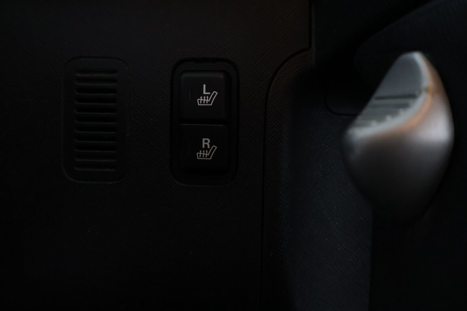 Honda CR-V 2006 2,0i 4WD Comfort - Suomiauto / Metalliväri / Lohko & Sisäpistoke / Kahdet fiksut renkaat!
