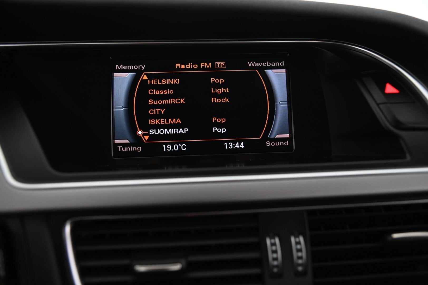Audi A4 2013 Sedan Business 1,8 TFSI 125 kW multitronic *Lohko+sisä / Vakkari / Xenon Plus -Ajovalot / Tutkat* - *Suomi-auto / Juuri tullut / Siisti*