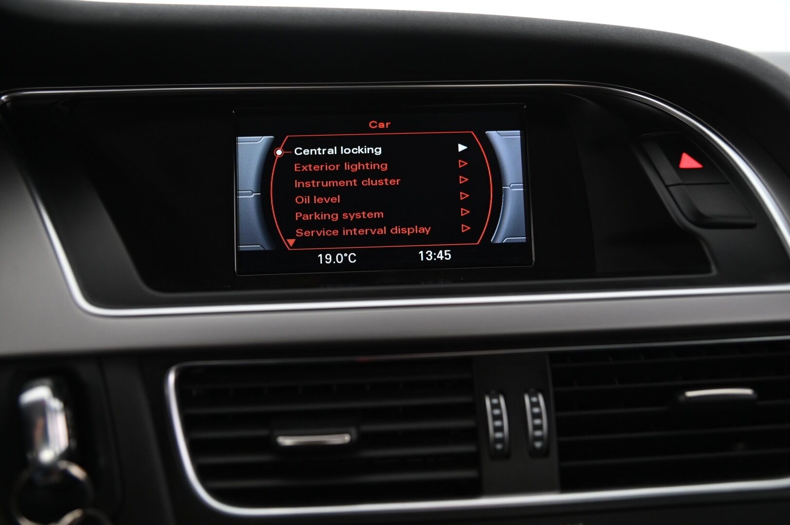 Audi A4 2013 Sedan Business 1,8 TFSI 125 kW multitronic *Lohko+sisä / Vakkari / Xenon Plus -Ajovalot / Tutkat* - *Suomi-auto / Juuri tullut / Siisti*