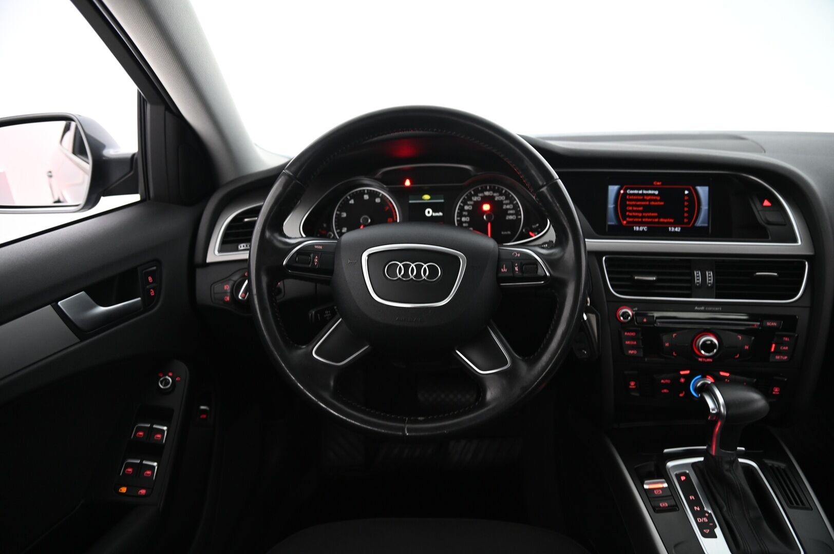 Audi A4 2013 Sedan Business 1,8 TFSI 125 kW multitronic *Lohko+sisä / Vakkari / Xenon Plus -Ajovalot / Tutkat* - *Suomi-auto / Juuri tullut / Siisti*