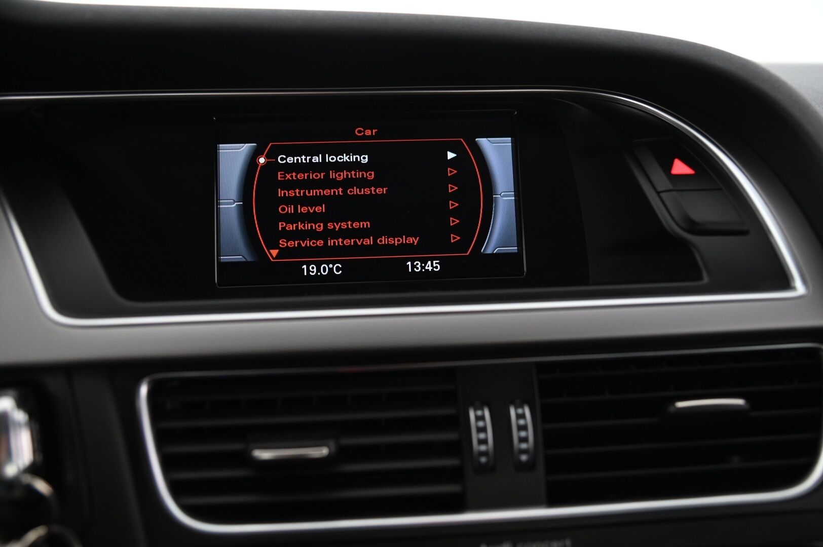 Audi A4 2013 Sedan Business 1,8 TFSI 125 kW multitronic *Lohko+sisä / Vakkari / Xenon Plus -Ajovalot / Tutkat* - *Suomi-auto / Juuri tullut / Siisti*