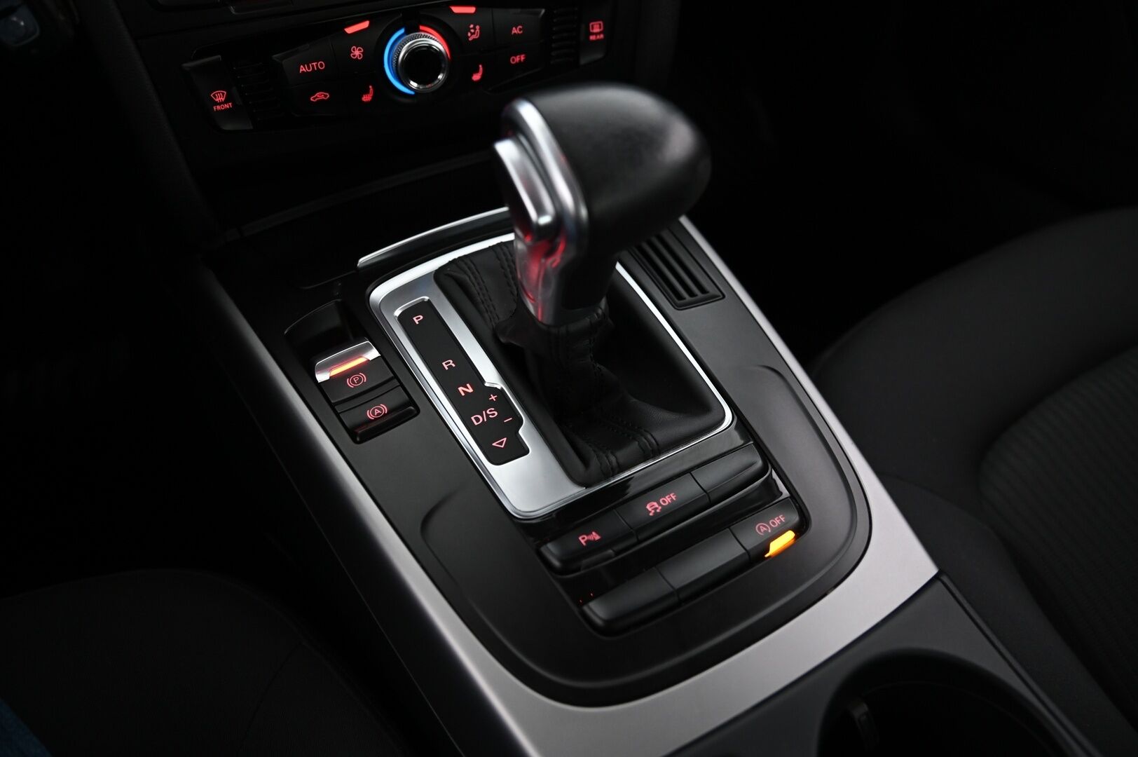 Audi A4 2013 Sedan Business 1,8 TFSI 125 kW multitronic *Lohko+sisä / Vakkari / Xenon Plus -Ajovalot / Tutkat* - *Suomi-auto / Juuri tullut / Siisti*