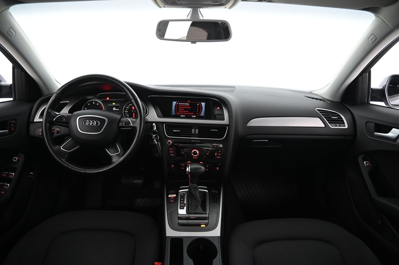 Audi A4 2013 Sedan Business 1,8 TFSI 125 kW multitronic *Lohko+sisä / Vakkari / Xenon Plus -Ajovalot / Tutkat* - *Suomi-auto / Juuri tullut / Siisti*