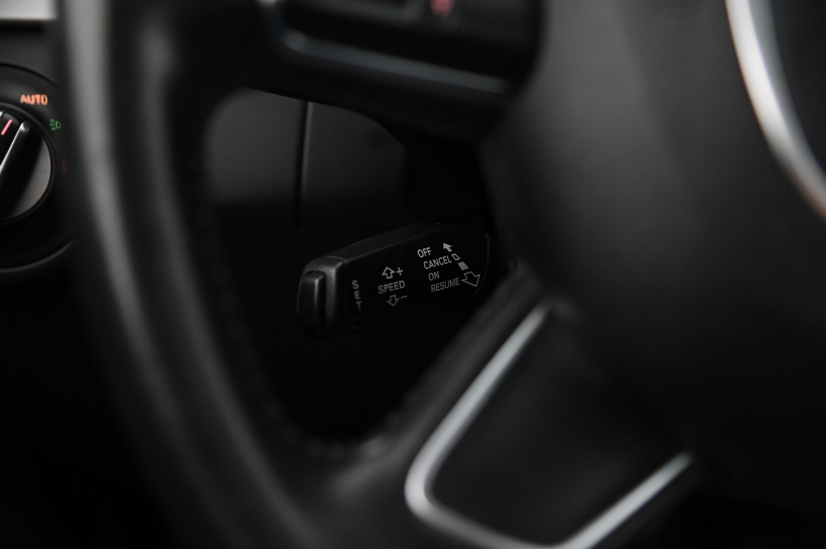 Audi A4 2013 Sedan Business 1,8 TFSI 125 kW multitronic *Lohko+sisä / Vakkari / Xenon Plus -Ajovalot / Tutkat* - *Suomi-auto / Juuri tullut / Siisti*