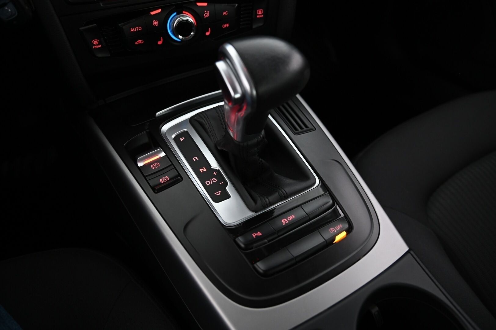 Audi A4 2013 Sedan Business 1,8 TFSI 125 kW multitronic *Lohko+sisä / Vakkari / Xenon Plus -Ajovalot / Tutkat* - *Suomi-auto / Juuri tullut / Siisti*