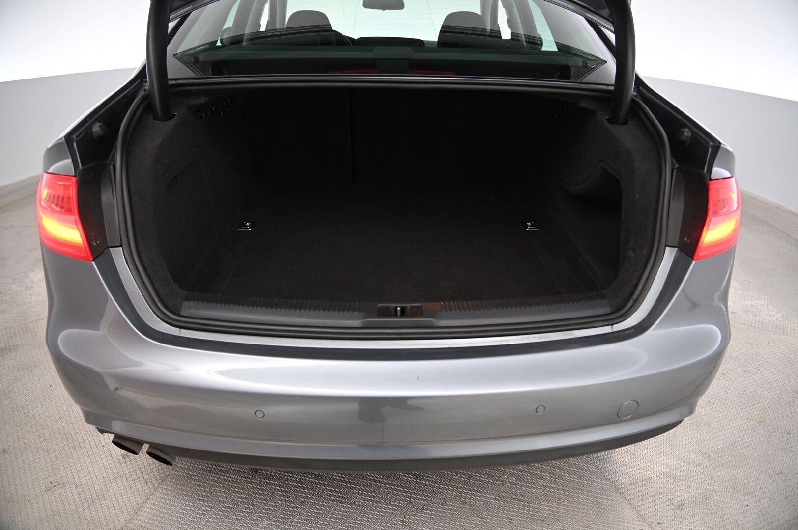 Audi A4 2013 Sedan Business 1,8 TFSI 125 kW multitronic *Lohko+sisä / Vakkari / Xenon Plus -Ajovalot / Tutkat* - *Suomi-auto / Juuri tullut / Siisti*