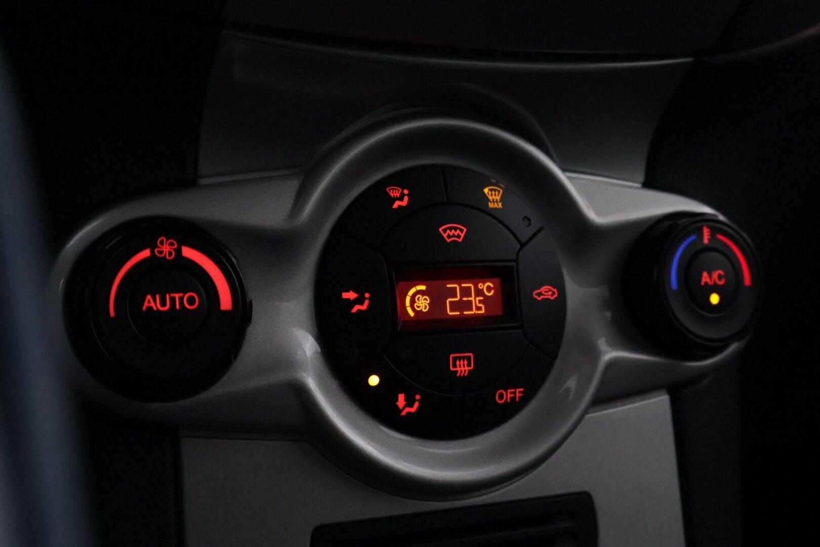 Ford Fiesta 2011 1,6 120 hv WRC 120 Edition M5 5-ovinen - YritysOutlet - Myydään vain yrityksille - – Tämä auto myydään YritysOutlet -valikoimasta vain yritykselle