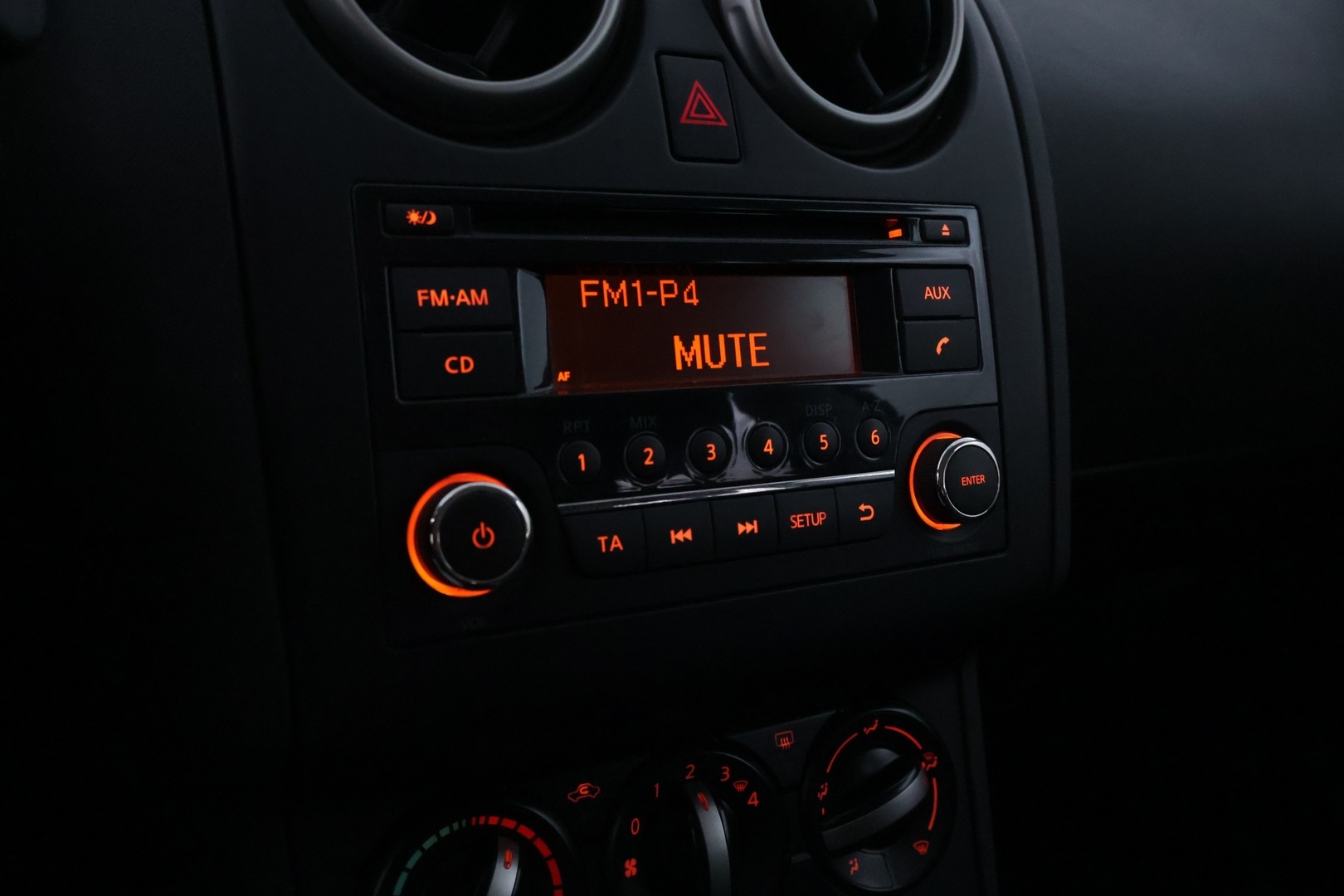 Nissan Qashqai 2013 1,6L Stop / Start System Visia 2WD 5M/T Select - YritysOutlet - Myydään vain yrityksille - Lisävalo / 2x renkaat ja vanteet hyvässä pinnassa / Poikkeuksellisen hyvän huoltohistoria! / Leimaa 08/2026 / Korilleen siisti 