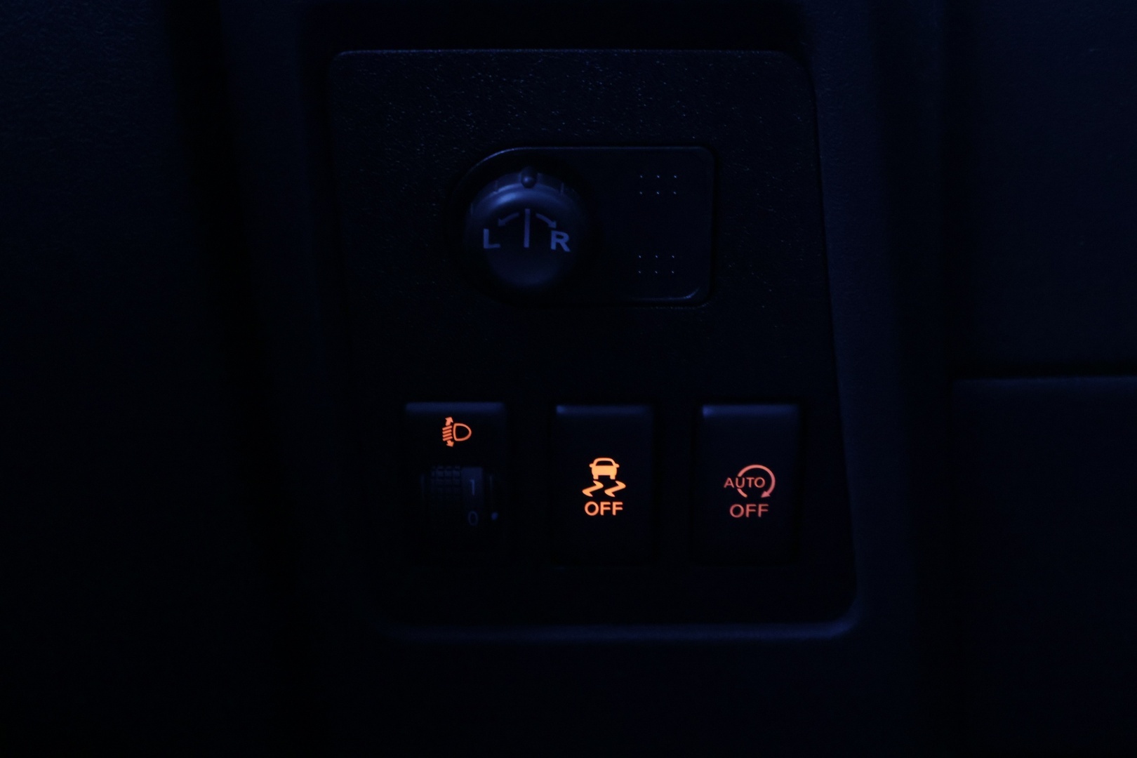 Nissan Qashqai 2013 1,6L Stop / Start System Visia 2WD 5M/T Select - YritysOutlet - Myydään vain yrityksille - Lisävalo / 2x renkaat ja vanteet hyvässä pinnassa / Poikkeuksellisen hyvän huoltohistoria! / Leimaa 08/2026 / Korilleen siisti 