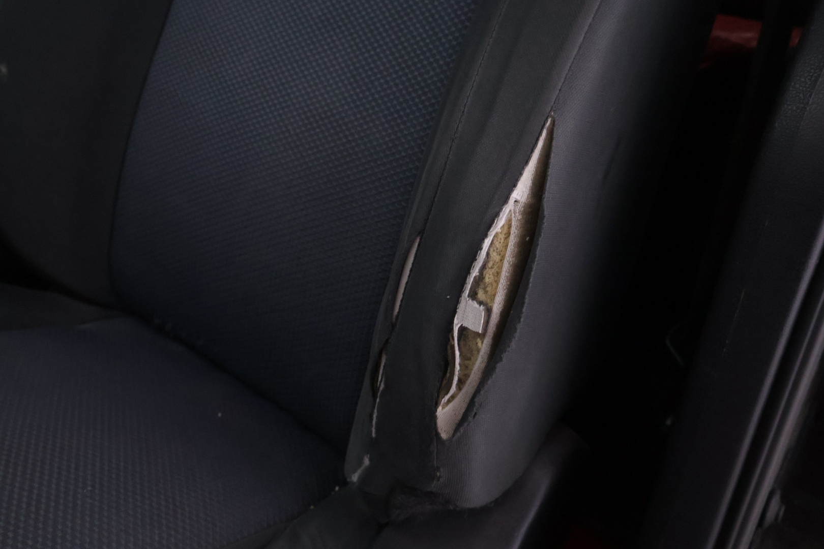 Nissan Qashqai 2013 1,6L Stop / Start System Visia 2WD 5M/T Select - YritysOutlet - Myydään vain yrityksille - Lisävalo / 2x renkaat ja vanteet hyvässä pinnassa / Poikkeuksellisen hyvän huoltohistoria! / Leimaa 08/2026 / Korilleen siisti 