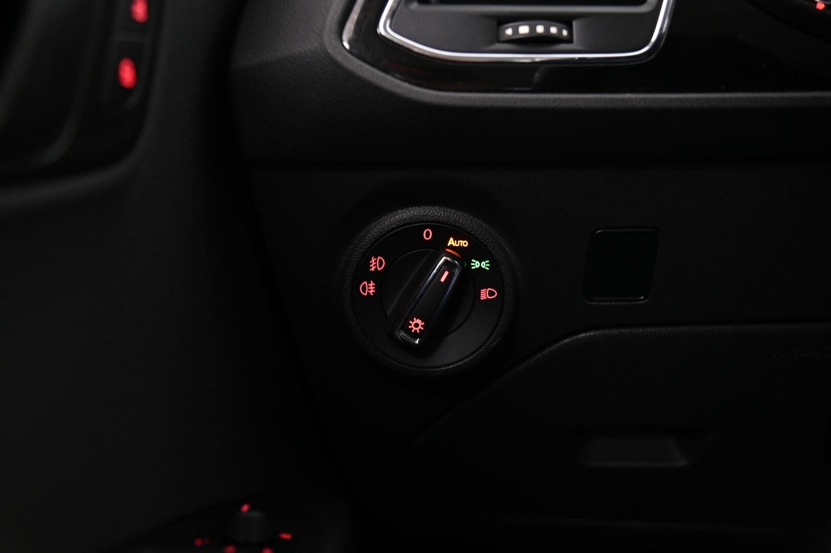 Seat Leon 2013 1,4 TSI 122 Style *Lohko sisälämmittimellä / LED / Parkkitutkat* - *Juuri saapunut / Hyvin huollettu / 2x renkaat aluvanteilla*