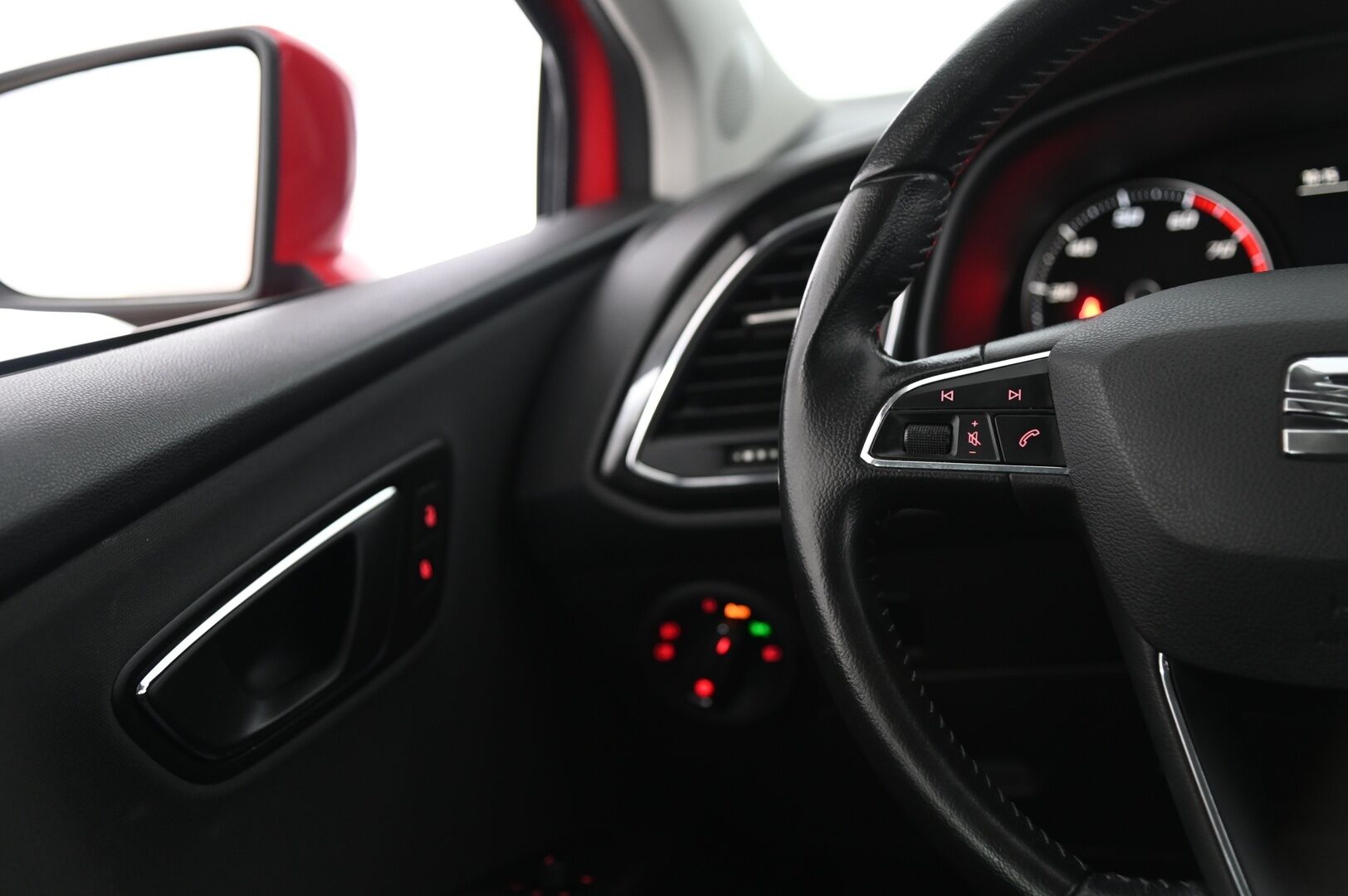 Seat Leon 2013 1,4 TSI 122 Style *Lohko sisälämmittimellä / LED / Parkkitutkat* - *Juuri saapunut / Hyvin huollettu / 2x renkaat aluvanteilla*
