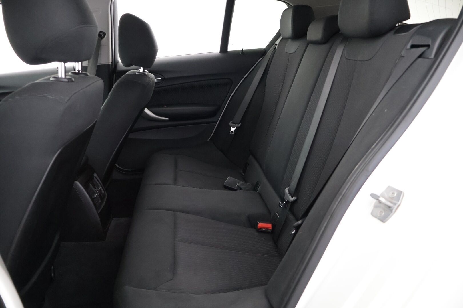 BMW 114 2013 F20 114i TwinPower Turbo Business -  Myydään huutokaupat.com| Suomi-auto | Lohkolämmitin + sisätilanlämmitin | Pysäköintitutka | Keyless | Bluetooth | Kahdet aluvanteet | Sähköinen huoltokirja 