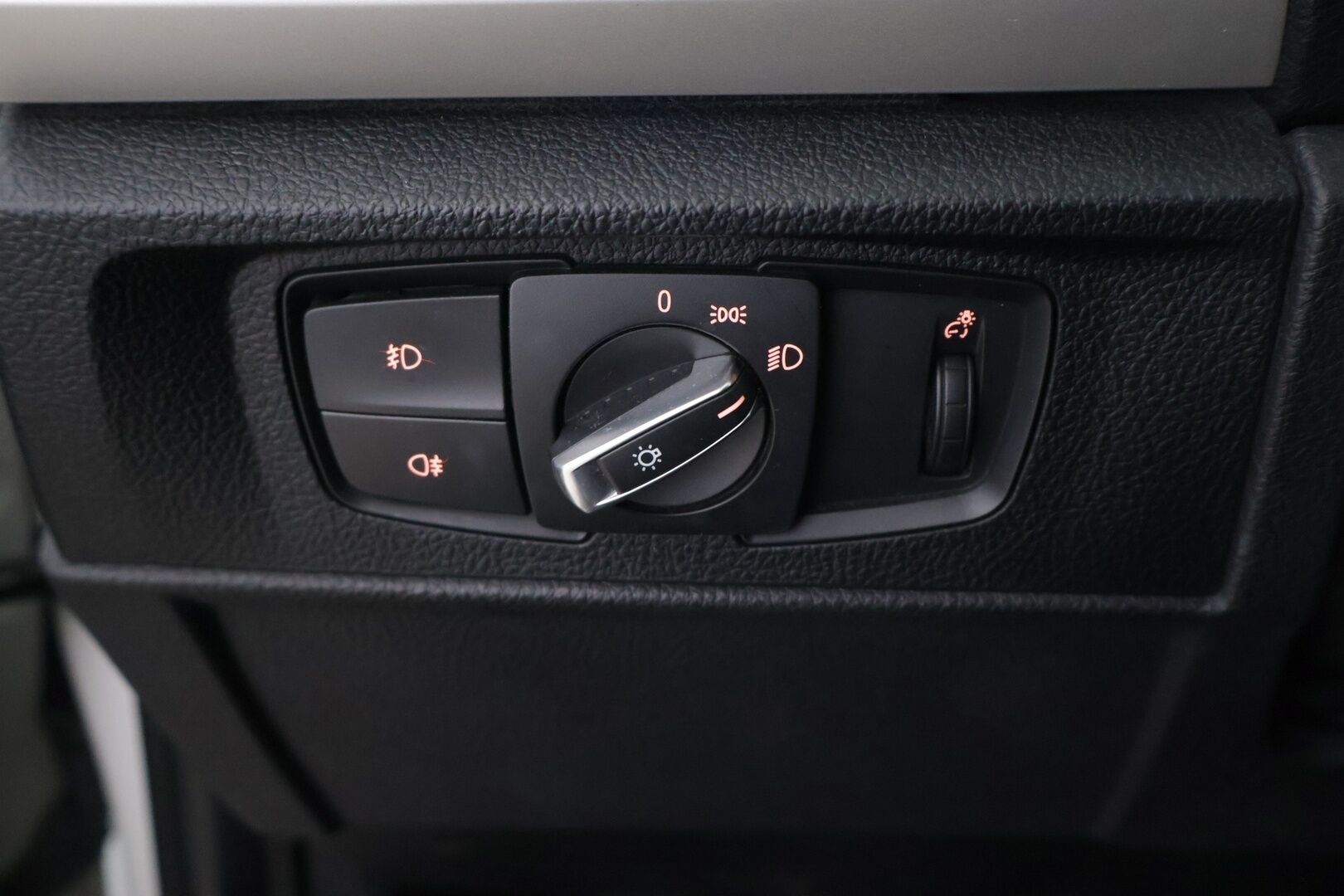 BMW 114 2013 F20 114i TwinPower Turbo Business -  Myydään huutokaupat.com| Suomi-auto | Lohkolämmitin + sisätilanlämmitin | Pysäköintitutka | Keyless | Bluetooth | Kahdet aluvanteet | Sähköinen huoltokirja 