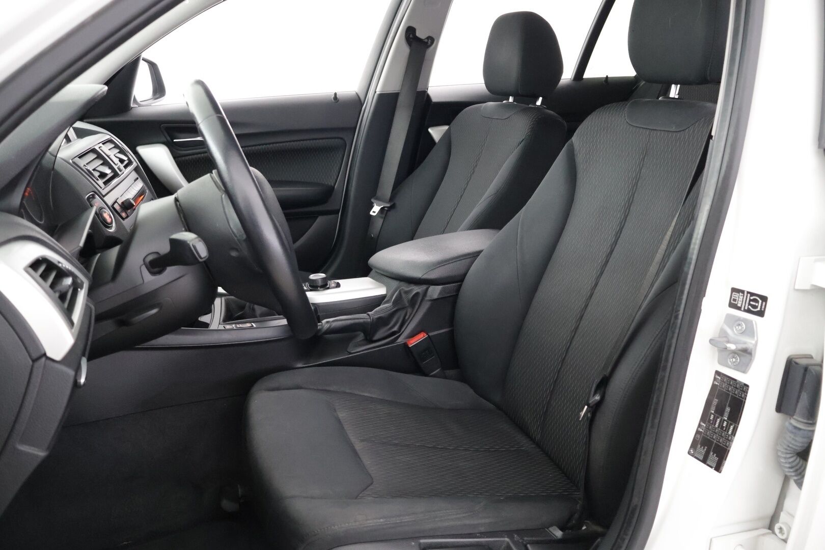 BMW 114 2013 F20 114i TwinPower Turbo Business -  Myydään huutokaupat.com| Suomi-auto | Lohkolämmitin + sisätilanlämmitin | Pysäköintitutka | Keyless | Bluetooth | Kahdet aluvanteet | Sähköinen huoltokirja 