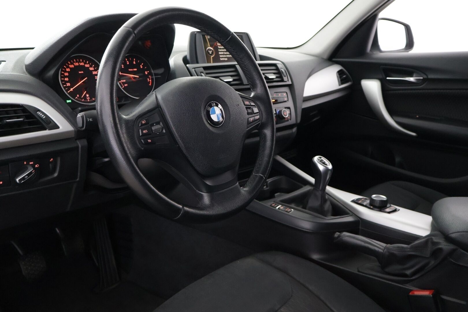BMW 114 2013 F20 114i TwinPower Turbo Business -  Myydään huutokaupat.com| Suomi-auto | Lohkolämmitin + sisätilanlämmitin | Pysäköintitutka | Keyless | Bluetooth | Kahdet aluvanteet | Sähköinen huoltokirja 