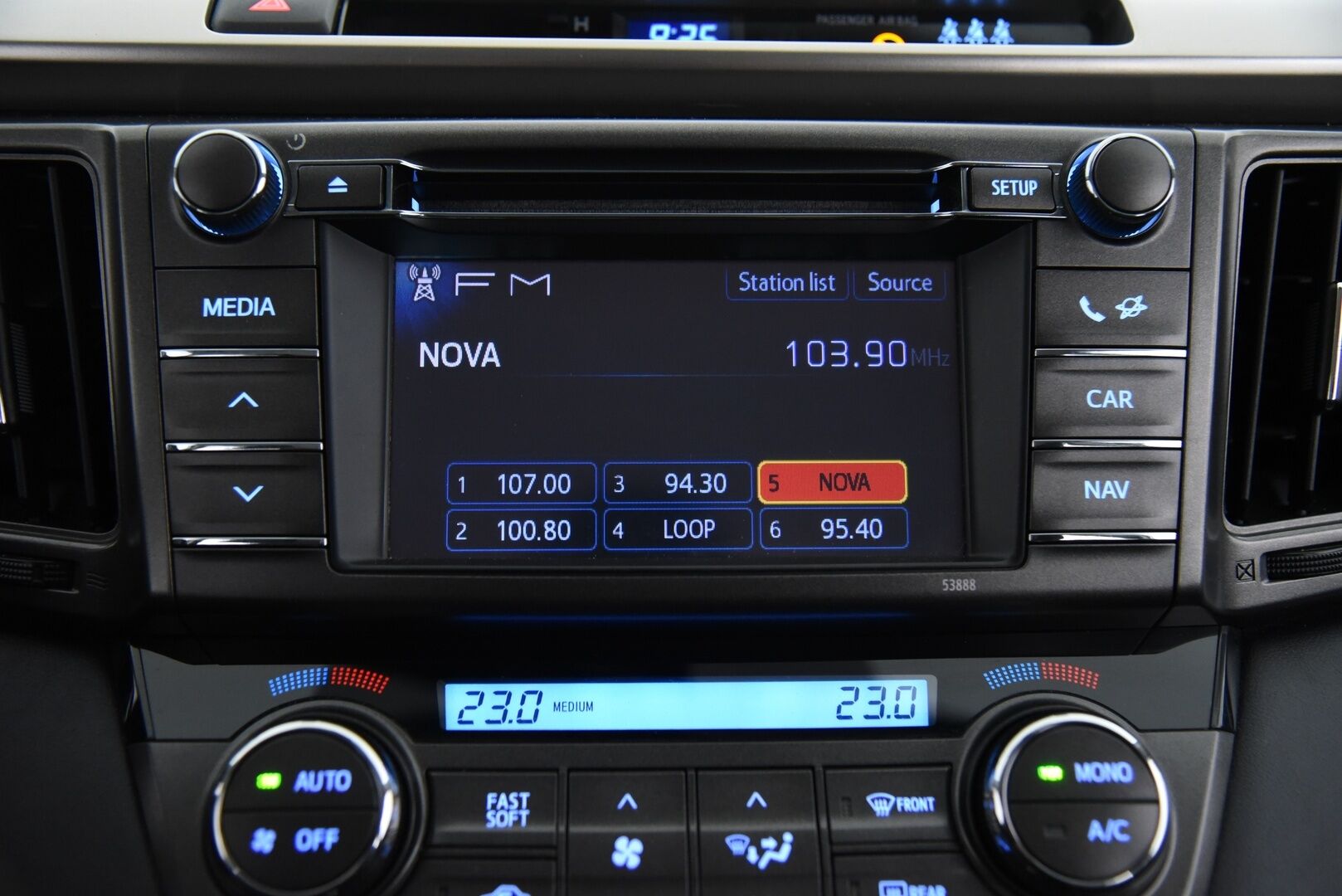 Toyota RAV4 2013 2,0 Valvematic AWD Active / YritysOutlet - Myydään vain yrityksille / - Vakkari / Navi / P-kamera / Koukku / LED-valot / Sähköluukku / Bluetooth / Lohko+puhallin / 2x renkaat /