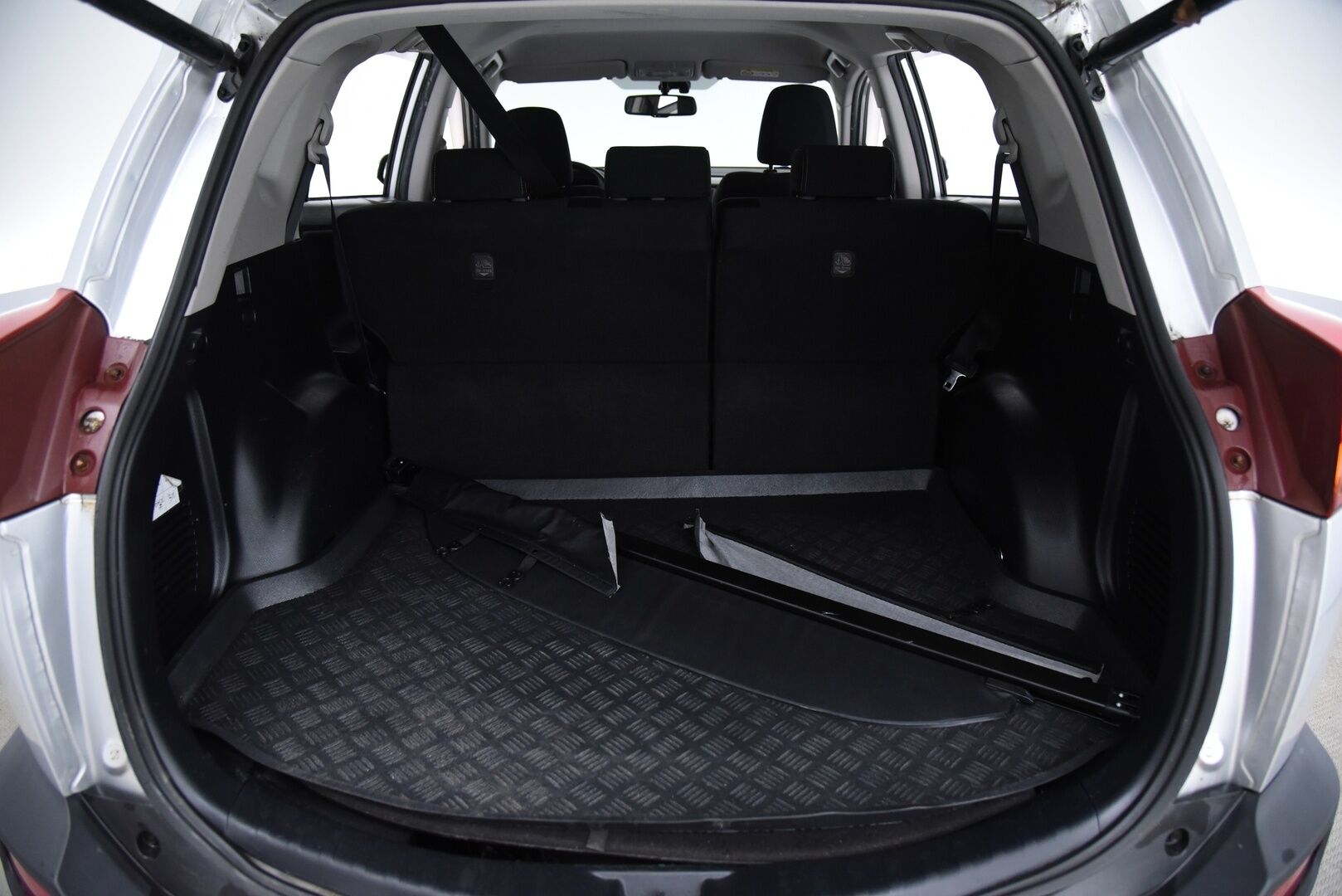 Toyota RAV4 2013 2,0 Valvematic AWD Active / YritysOutlet - Myydään vain yrityksille / - Vakkari / Navi / P-kamera / Koukku / LED-valot / Sähköluukku / Bluetooth / Lohko+puhallin / 2x renkaat /