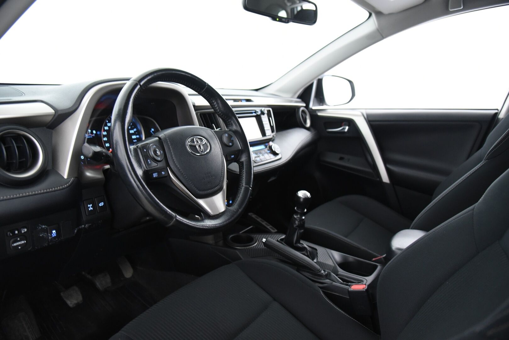 Toyota RAV4 2013 2,0 Valvematic AWD Active / YritysOutlet - Myydään vain yrityksille / - Vakkari / Navi / P-kamera / Koukku / LED-valot / Sähköluukku / Bluetooth / Lohko+puhallin / 2x renkaat /