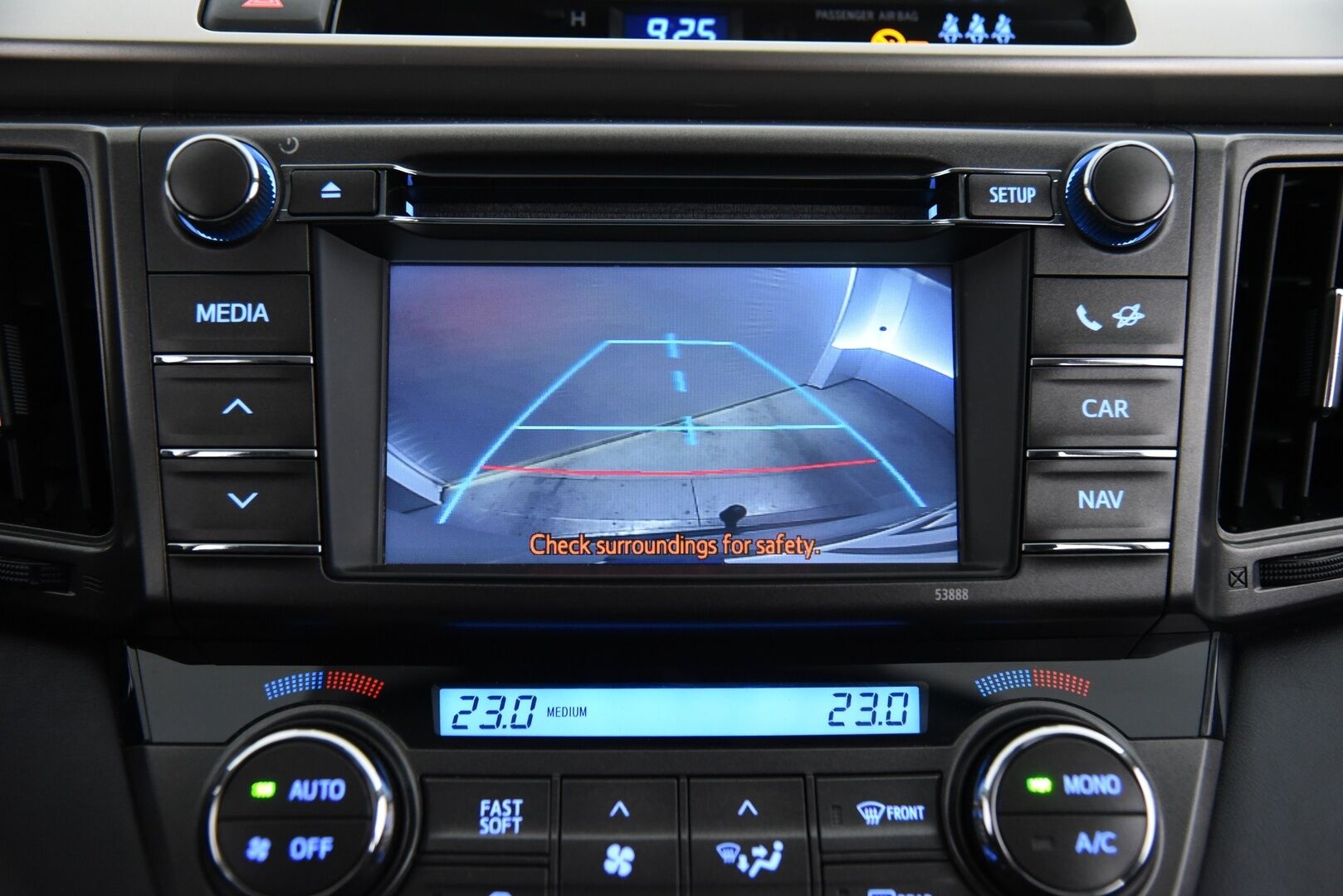 Toyota RAV4 2013 2,0 Valvematic AWD Active / YritysOutlet - Myydään vain yrityksille / - Vakkari / Navi / P-kamera / Koukku / LED-valot / Sähköluukku / Bluetooth / Lohko+puhallin / 2x renkaat /