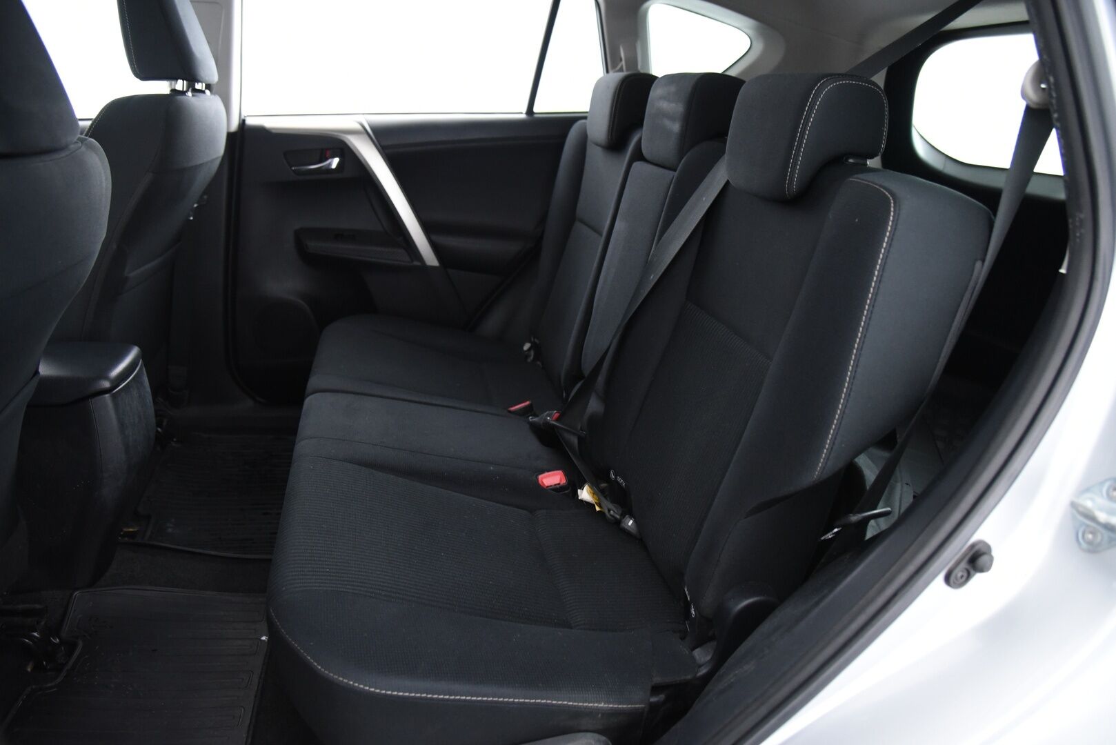 Toyota RAV4 2013 2,0 Valvematic AWD Active / YritysOutlet - Myydään vain yrityksille / - Vakkari / Navi / P-kamera / Koukku / LED-valot / Sähköluukku / Bluetooth / Lohko+puhallin / 2x renkaat /