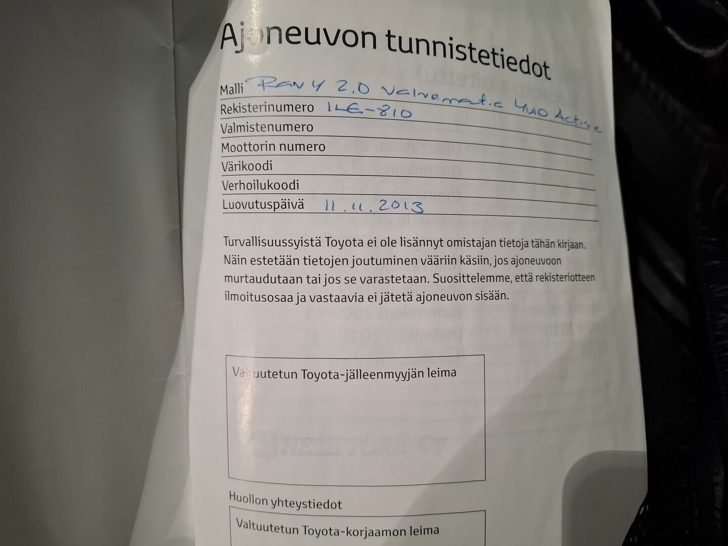 Toyota RAV4 2013 2,0 Valvematic AWD Active / YritysOutlet - Myydään vain yrityksille / - Vakkari / Navi / P-kamera / Koukku / LED-valot / Sähköluukku / Bluetooth / Lohko+puhallin / 2x renkaat /
