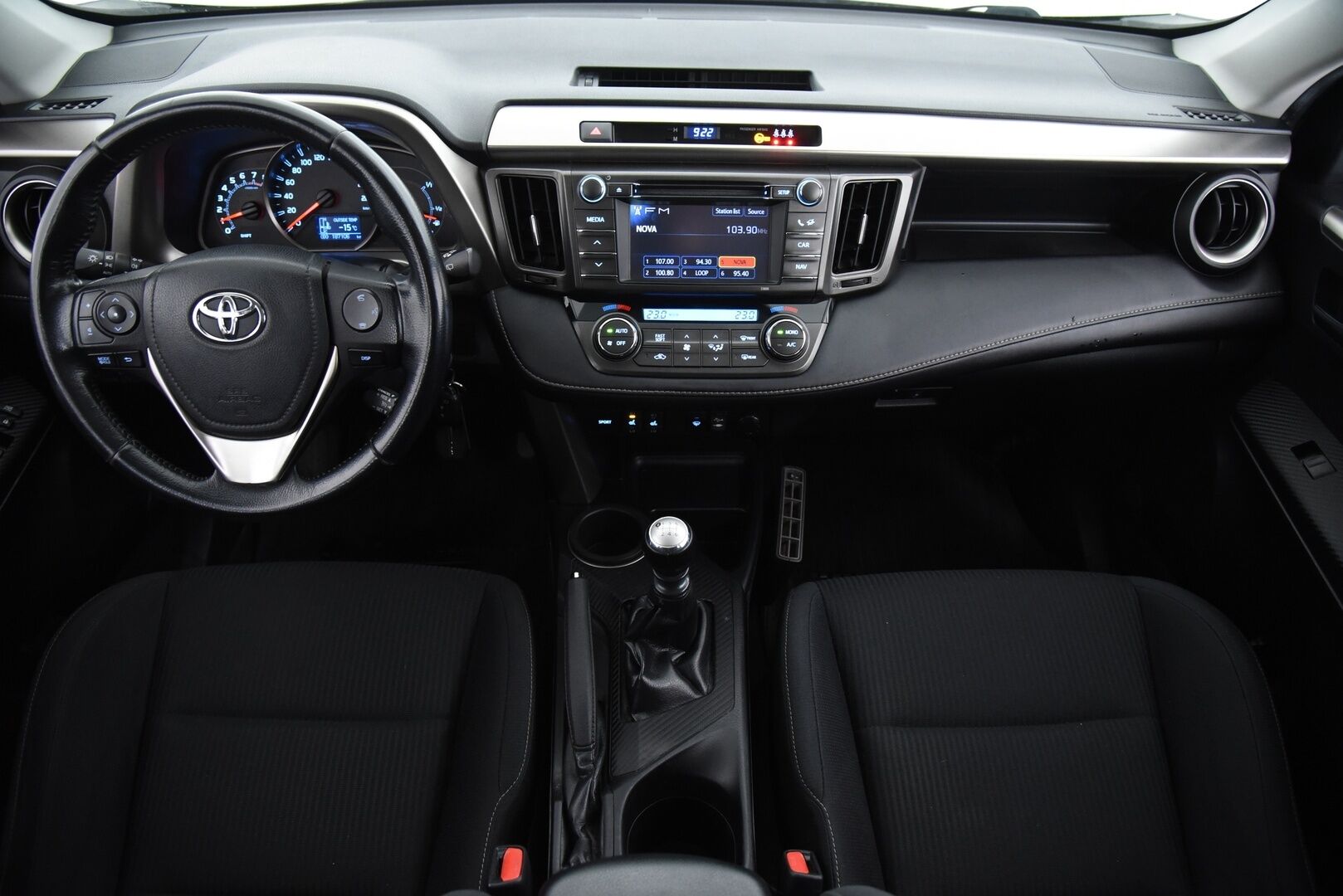 Toyota RAV4 2013 2,0 Valvematic AWD Active / YritysOutlet - Myydään vain yrityksille / - Vakkari / Navi / P-kamera / Koukku / LED-valot / Sähköluukku / Bluetooth / Lohko+puhallin / 2x renkaat /